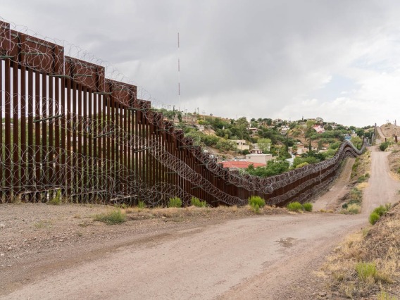 border wall between Arizona and Mexico